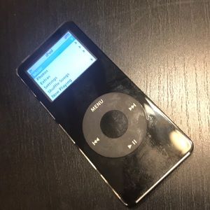 Apple iPod Nano 1st Generation 2GB w/ Sleeve & Box